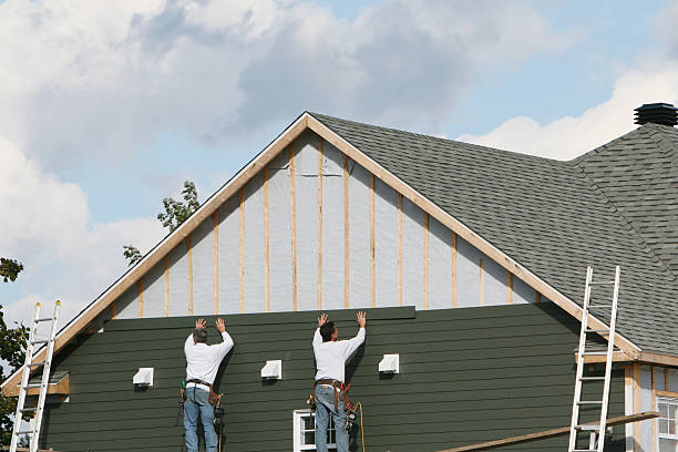 Professional Siding Installation technician working in Happy Valley, OR